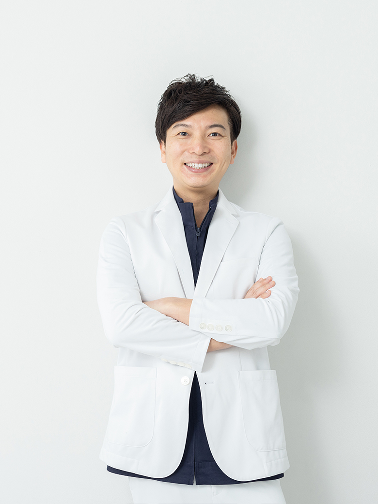 医療法人 LOVE & SMILE 理事長・総院長 友枝 亮