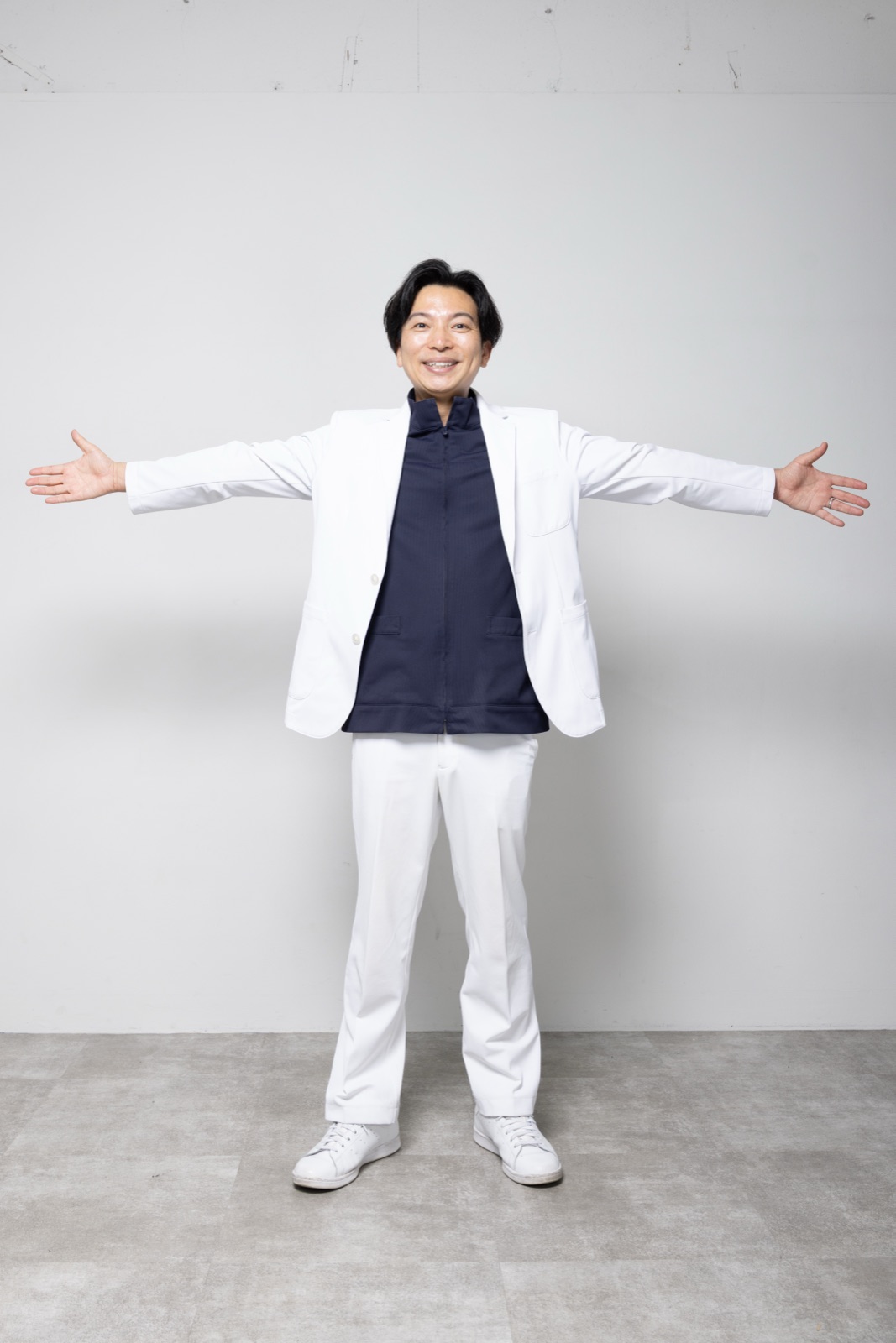 両手を広げて迎える総院長